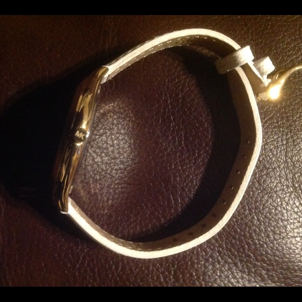 Michael Kors Slim Runway Watch - Picture 6 of 10